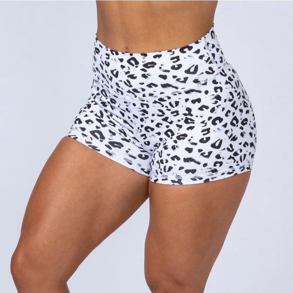 Muscle Nation scrunch butt short - snow leopard